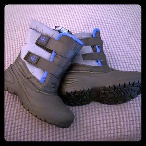 NWT boys waterproof temp rated snow boots